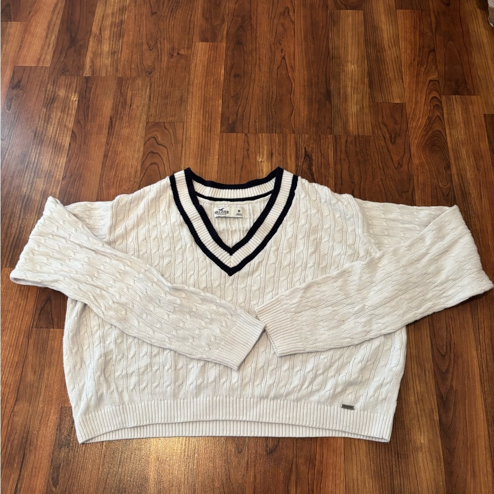 Hollister Cream V-Neck Cable Knit Sweater